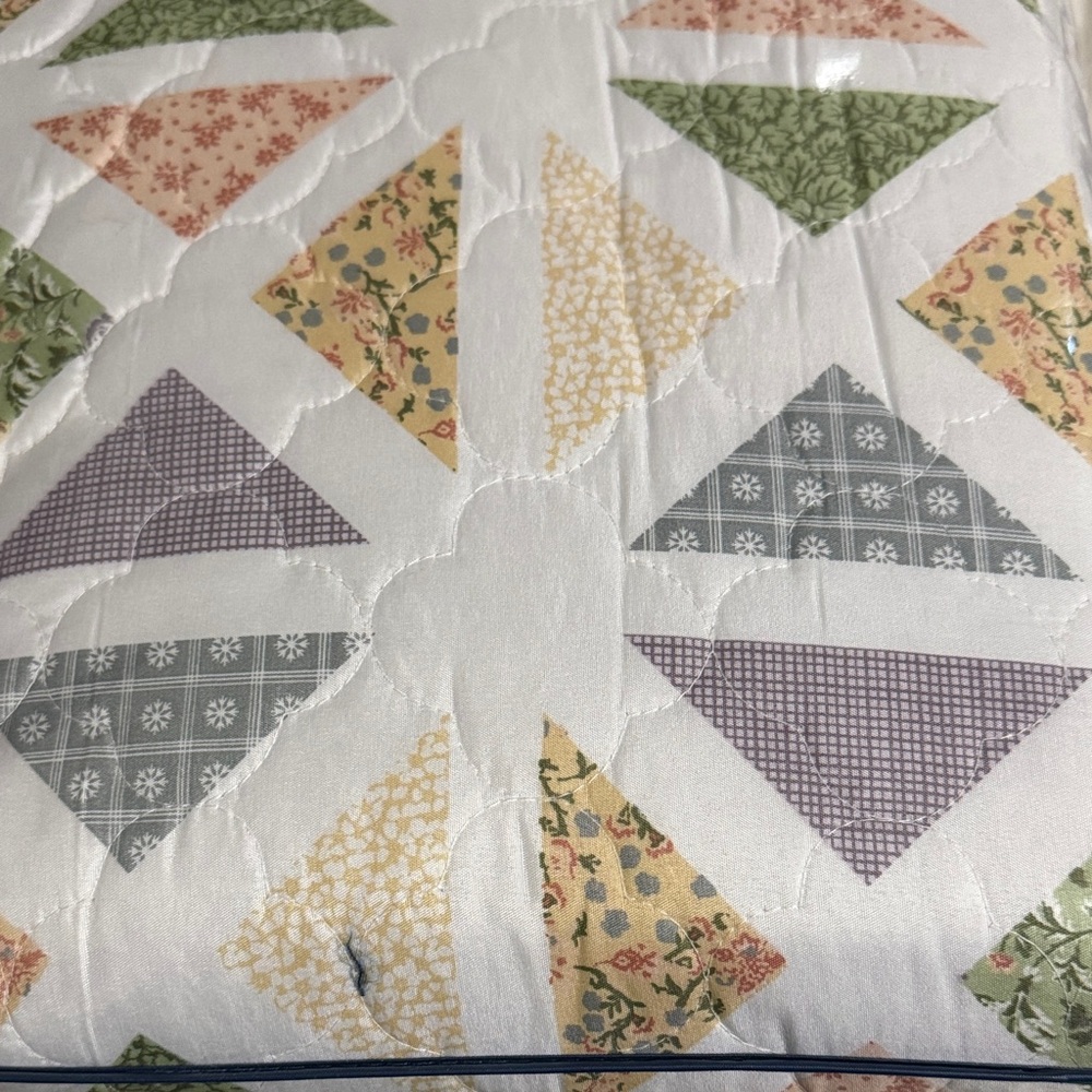 Canon Classic Quilt Set - White, Pink, and Green